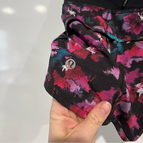 Lululemon Speed Short
Mini Midnight Bloom Black Deep Fuschia / Black - Picture 5 of 9